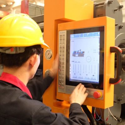 70mm Crate Injection Molding Machine With Servo Motor